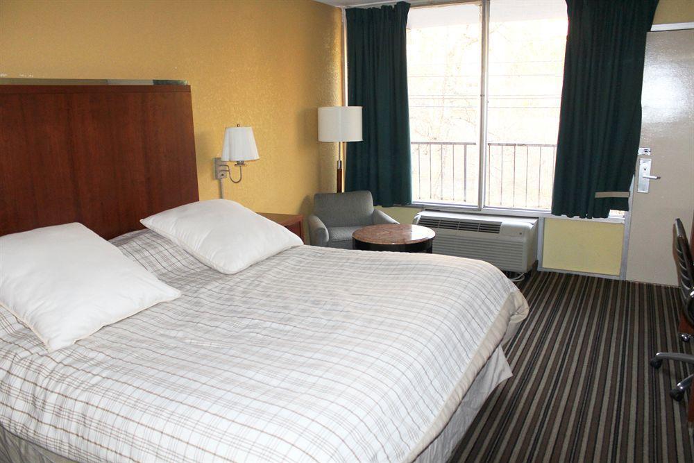 Days Inn Pigeon Forge South Екстериор снимка