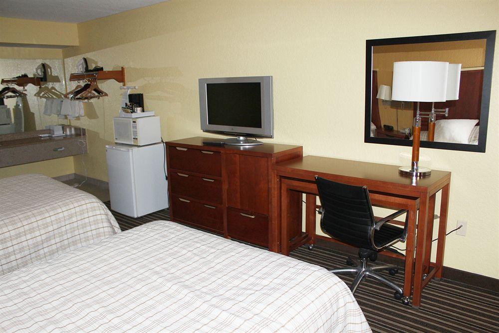 Days Inn Pigeon Forge South Екстериор снимка
