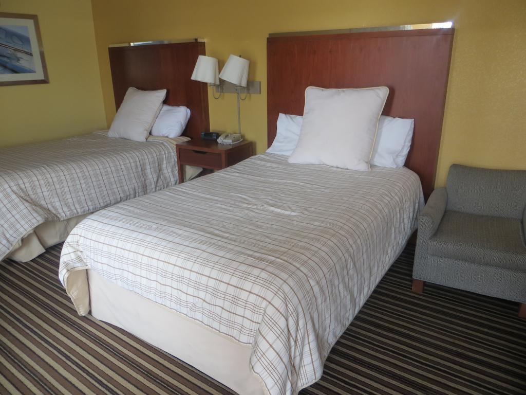 Days Inn Pigeon Forge South Екстериор снимка