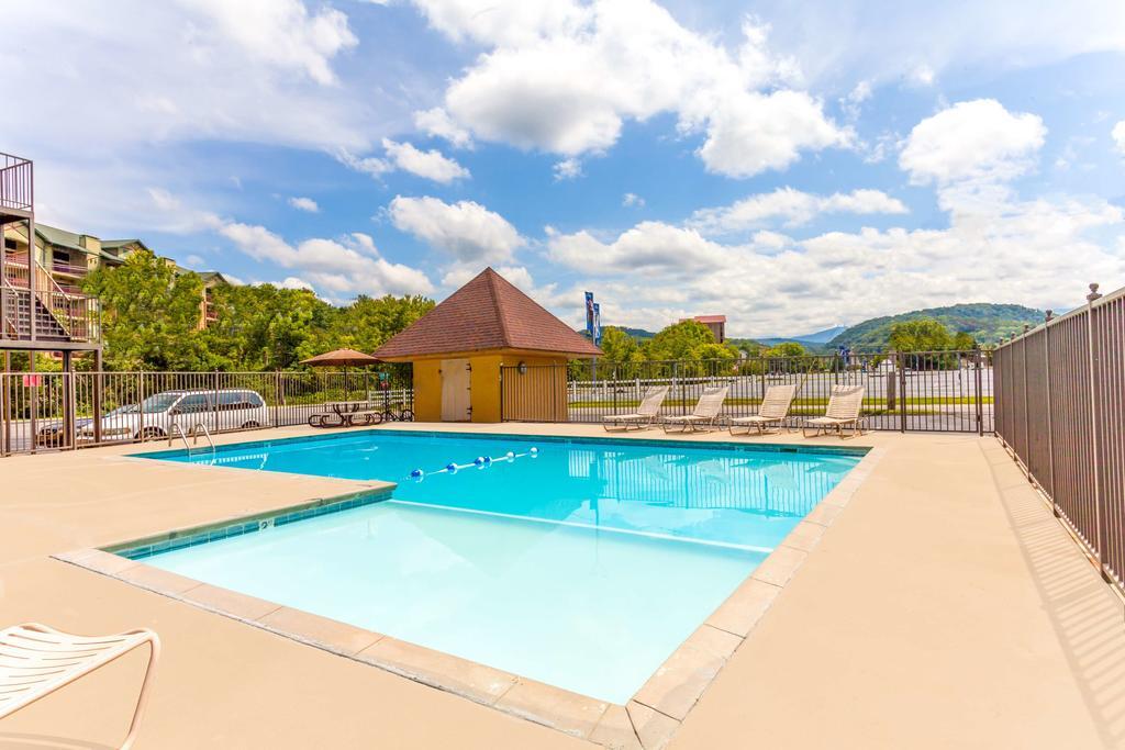 Days Inn Pigeon Forge South Екстериор снимка